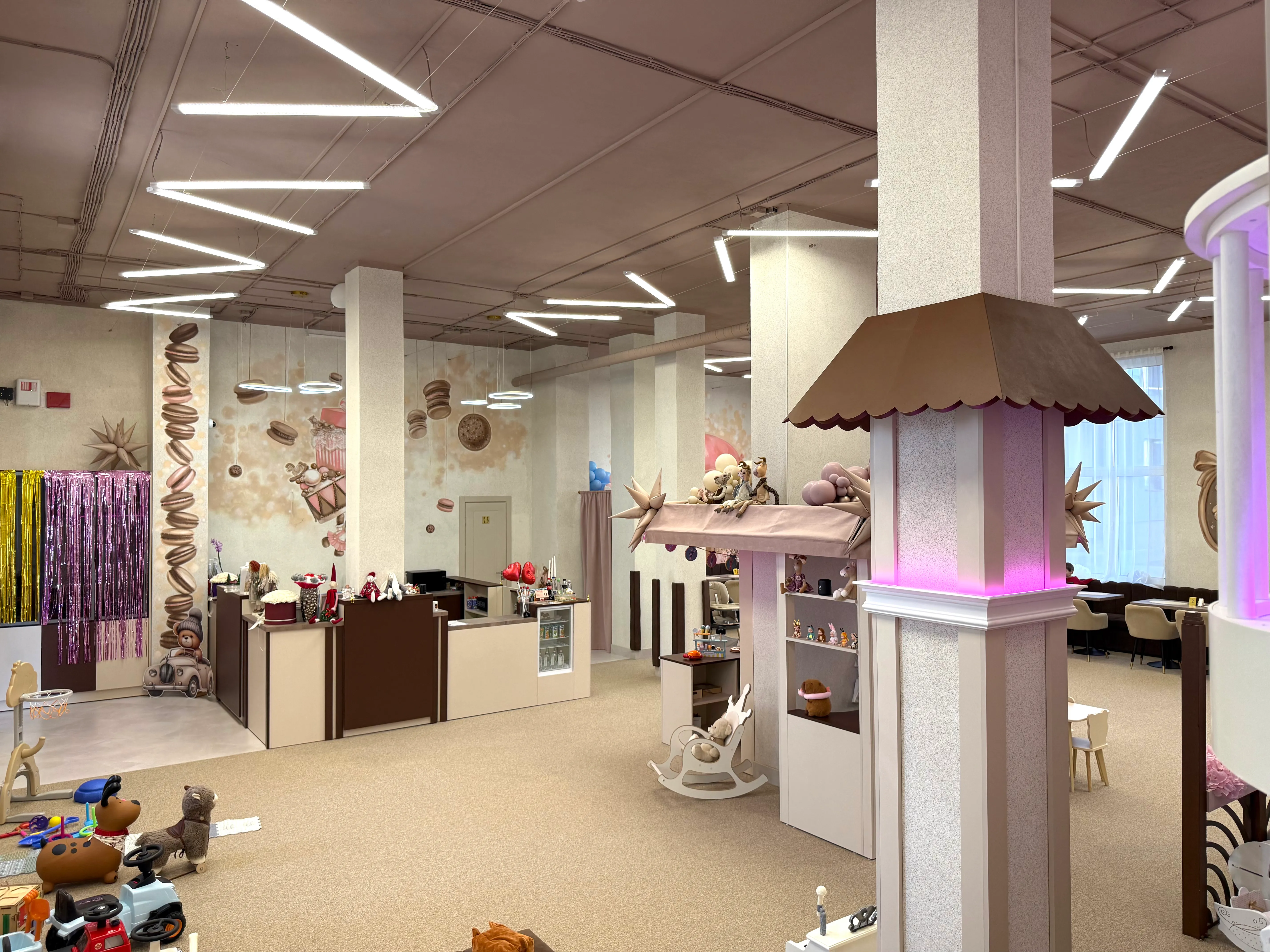 Праздничный стол и декорации